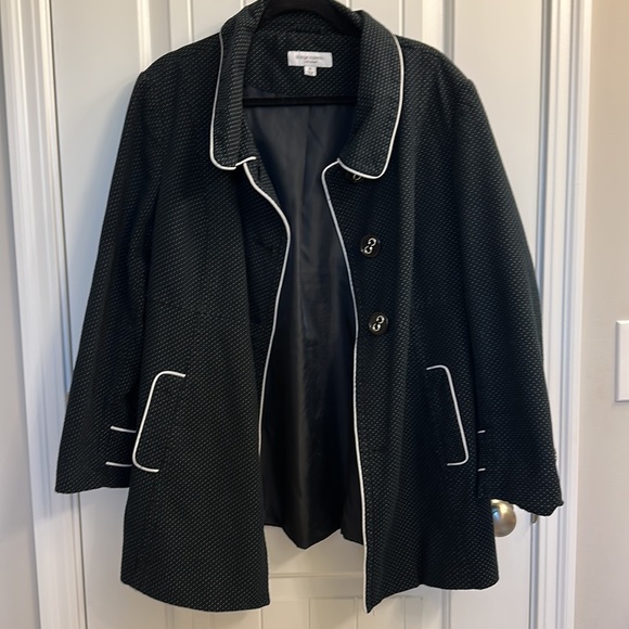 MAKE AN OFFER on this Liz Lange Maternity lightweight, lined coat. - Picture 3 of 5